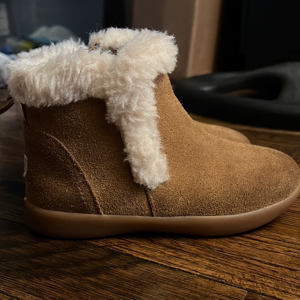 TODDLER GIRLS’ UGG MALLYA - size 10